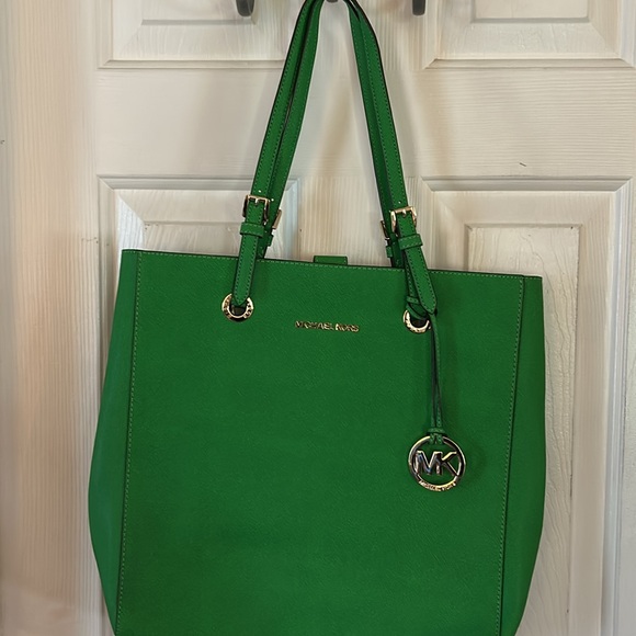 Micheal Kors travel tote bag - Picture 6 of 8